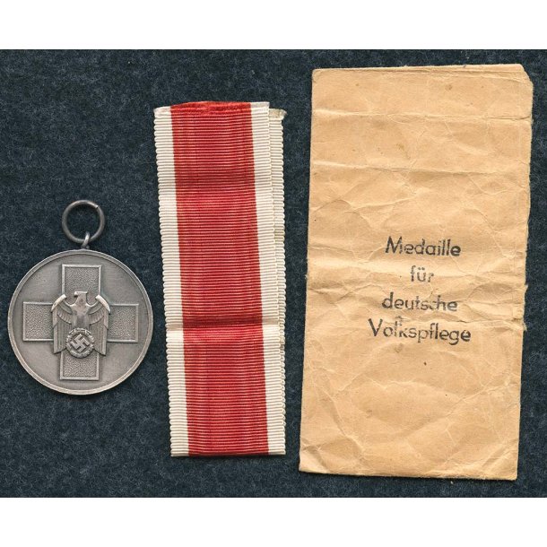 German WW2 Social Welfare (Volkspflege) medal with bag of issue 'Godet'